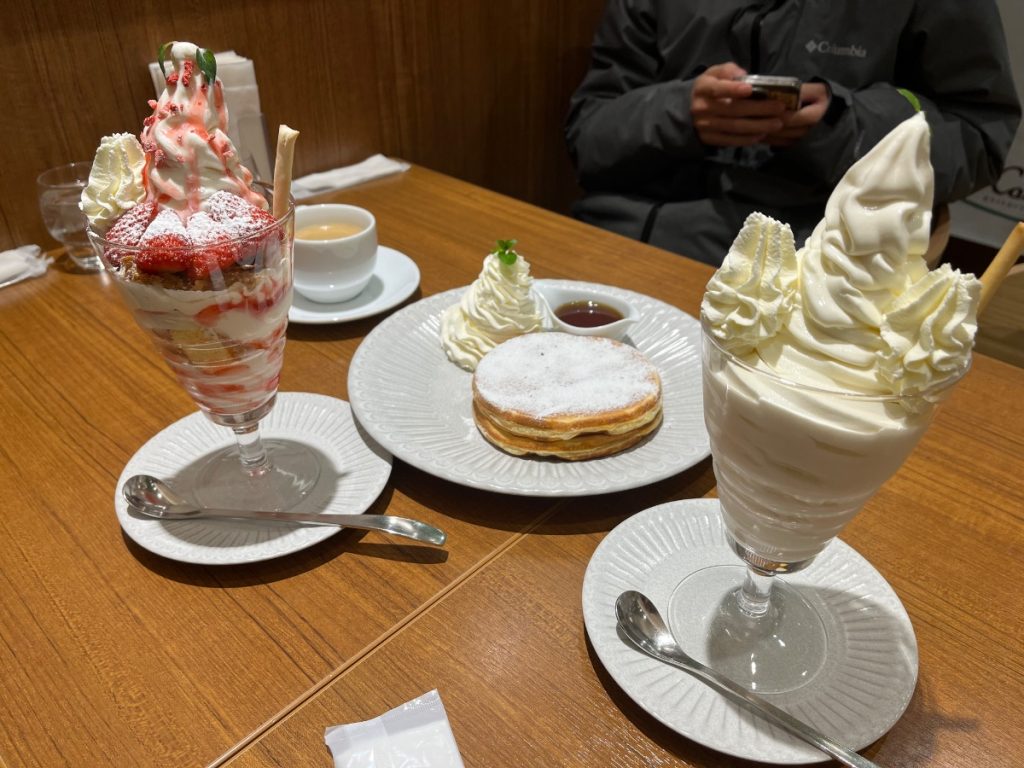 ミルク&パフェ よつ葉ホワイトコージ 札幌ステラプレイス店